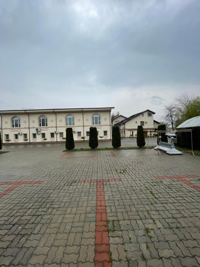 Hotel Parc Tecuci Exterior photo